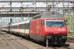re-460-lokportraits 460 034 am 27.07.10 in Muttenz und IC aus Chur nach Basel