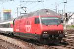 460 081 am 25.06.10 bei der Einfahrt in den HB ...