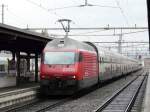 SBB - 460 047-4 in IC bei der ausfahrt aus ...