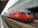 re-460-mit-zugen Re 460 012-8 ''Ergu�l'' am 25.7.2010 in Frauenfeld als IR nach Biel.