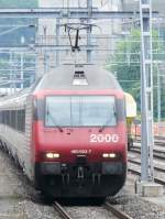 re-460-mit-zugen SBB - Lok 460 003-7 mit IR bei der Durchfahrt im Bahnhof Wildegg am 20.06.2010