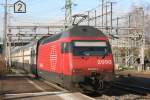 460 088 am 04.01.10 in Muttenz mit Doppelstock IC nach ...
