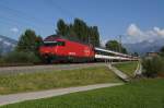 Re 460 056-5 zieht ...  Sandro Gadola 18.09.2011