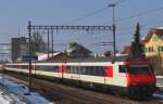 RE Biel/Bienne-Bern bei der Durchfahrt in Sch�pfen  ...
