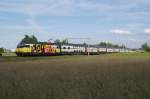 Re 460 053-2 zieht ...  Sandro Gadola 19.06.2011