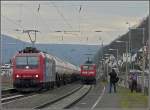 Re 482 Kaum am 19.03.10 in Oberwesel angekommen, gibt es f�r die Bahnfotografen schon eine interessante Zugbegegnung festzuhalten. W�hrend der DB Regio den Bahnhof verl�sst, donnert die SBB Cargo Re 482 027-0 mit einem Kesselzug durch denselben. (Jeanny)