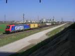 Am 08.04.2010 bespannte die SBB 482 037 einen Containerzug richtung ...