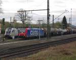 Re 482 Stau in Eschwege West in Fahrtrichtung Norden. Schweiz (482 030-4) und �sterreich (ES 64 U2-021) warten geduldig nebeneinander auf die Weiterfahrt. Aufgenommen am 10.04.2010.