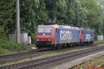 8.5.2010, Lintorf: 482 027-0 schleppt die 421 373-2 in Richtung ...