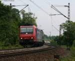 Re 482 017-1 mit einem KLV gen Norden bei Istein ...
