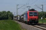 482 025-4 mit einem Containerzug in Bornheim am 22.05.2010  ...