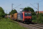 482 001-5 der SBB Cargo mit einem Containerzug bei der ...