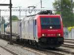 Re 482 SBB Cargo - Lok 482 037-9 mit G�terzug bei der Durchfahrt im Bahnhof Wohlen am 29.05.2010