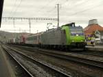 Die Re 485 006 fuhr am 26.10.2009 mit einem Hupac-Zug ...