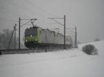re-485-bls BLS Re 485 Doppeltraktion mit einer RoLa am 13.2.10 in Tecknau.
