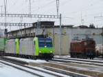 bls - 485 012 und 485 vor G�terzug bei der ...
