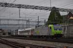 Re 485 005 mit HUPAC beim verlassen von Spiez am ...