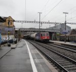 l�sst ICN (fast) alt aussehen: Mit einem ziemlich langen G�terzug ...