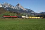 Der Postzug 90804 Cadenazzo-H�rkingen wird planm�ssig mit drei Re 6/6 ...