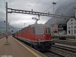 Mit einem schweren G�terzug erreichen die Prototyp Re 6/6 11601 ...
