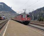 Ein G�terzug, angef�hrt von der Re 6/6 11634 Aarburg-Oftringen + ...