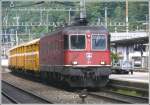 Mit einem Postzug fährt Re 6/6 11637 durch Bellinzona. (27.05.2010) ... Mit einem Postzug fährt Re 6/6 11637 durch Bellinzona. (27.05.2010) ...