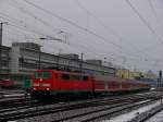 regensburg 111 073-3 mit einer RB richtung Neumarkt (Oberpf) in Regensburg Hbf, 09.01.2010