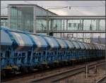 . G�terwagen-Reihung unterm Glassteg - Impression vom Bahnhof Regensburg. Januar ...