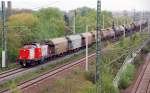 V 133 der Regiobahn Bitterfeld zieht am 04.05.10 einen Gz ...