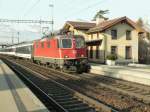 Rheintallinie Re 4/4 11222 mit dem Rheintal-Express(REX)St.Gallen-Chur beim Halt in Maienfeld.05.01.10