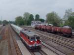 ried-im-innkreis 2043022-9 erreicht mit SGAG 95938(Unkrautspritzzug)mit 25Minuten Vorsprung den Bhf. Ried i.I.;100516  