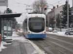 rnv-oeg-heidelberg-ludwigshafen-mannheim RNV8 275 auf der Linie 23, hier macht er sich Kopfwendent auf die verschneite Haltestelle Rheinstra�e zu die im Moment als Endstation im Fahrplan ist, (denn an den Haltestellen Markscheide und Eichendorfplatz wird gebaut),...
