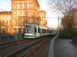 GT6N 5637 f�hrt gerade die Haltestelle Konrad-Adenauer-Br�cke an,....(im Hintergrund das ...