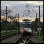 rnv-oeg-heidelberg-ludwigshafen-mannheim Nun kommen mal wieder Bilder mit Tageslicht von mir. Hier f�hrt der OEG 107 als Zugfahrt in den Edinger OEG Bahnhof. Man beachte die Weiche direkt im Vordergrund.