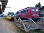 rostock Talent 0005  der OLA mit der Werbung Getr�nkeland im Bahnhof von Rostock daneben eine Lok der BR 115 von DB Autozug am 17.07.2010
