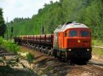 rts-rail-transport-service-gmbh 230 077 ist der erste fahrende Zug seit dem 2.Mai, den ich in Bestensee fotografieren konnte. Kurz bevor der Schrankenposten den �bergang schloss kam ich noch hin�ber und konnte sie bei der Einfahrt ablichten. Viel ist seit Baubeginn passiert, die Oberleitung ist weg, 2 Moorstellen durch Betonunterspritzen beseitigt, Gleis Richtung S�den komplett abgerissen und f�r neuen Schotter vorbereitet. Die 230er wollte nun zum Bahnhof Bestensee um dort dem alten Bahnsteig in kleinen St�cken abzuholen ;-)! 