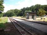 Rugensche Baderbahn - Rasender Roland Es gibt auch beim Rasenden Roland,fernab der ganzen Urlaubermassen,noch Bahnh�fe wo man seine Ruhe hat,so z�hlt der kleine Bahnhof Garftitz auch dazu.
