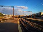 Der Nordbahnhof Bukarest badet in der Abendsonne des 26.09.2018