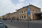 Empfangsgebäude des Bahnhofs Sibiu (Hermannstadt), gesehen vom Bahnhofsplatz am 17.06.2016