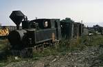 Im Bahnhof Covasna waren im Sommer 1992 mehrere Fahrzeuge der Waldbahn Covasna - Comandau abgestellt, im Vordergrund eine unbekannte 764 (Anmerkung: Die Bahnanlagen sind größtenteils