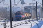 Diesellok 60-1520-5 der GFR durchfhrt mit Kesselwagenzug am 24.01.2016 den Bahnhof Bucuresti Baneasa.