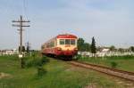 Mitten durch einen Friedhof: 57-0633 mit dem 14334 vor Secodor. (04.05.2010)