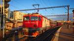 E-Lok 91-53-0-410009-1 mit IR-garnitur am 26.09.2018 im Nordbahnhof Bukarest