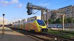 Triebzug 94-53-9-141-002-0 verlässt am 10.07.2018 den Nordbahnhof Bukarest in Richtung Craiova.