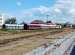 Abgestellte Personenwagen im Bahnhof Targu Mures am 23.08.2015