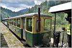 Bei diesem Wagen handelt es sich um den ehemaligen Steuerwagen Bt264 der Wengernalpbahn. Der Führerstand wurde entfernt und an dessen Stelle ein Kanonenofen für den Winterbetrieb eingebaut. (13.06.2017)