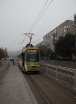 Die neuste und modernste Strassenbahn in Bukarest ist schon seit einigen Jahren in Betrieb. Dieses Exemplar der Linie 1 wurde am 07.11.2015 in der Nhe der Muncii Unterfhrung fotografiert.