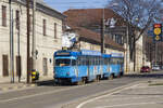 Am 17. März 2013 fährt Tatra T4D 020 (ex. Magdeburg 1214) mit T4B 120 (ex. Magdeburg 2139) als Linie 3R in der Strada Berzei und erreicht in Kürze die Haltestelle Stadion.