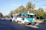 Rumänien / Straßenbahn Ploiesti: KT4DM- Wagen 103 (ehemals Potsdam) als Linie 102 auf dem Weg zum Westbahnhof. Aufgenommen Anfang September 2013 an der Haltestelle Restaurant Nord.