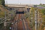 Überfühung der Autobahn nach Constanta über die Hauptstrecke in derselben Richtung bei Fetesti, kurz vor der Donaubrücke. Foto vom 30.09.2017.